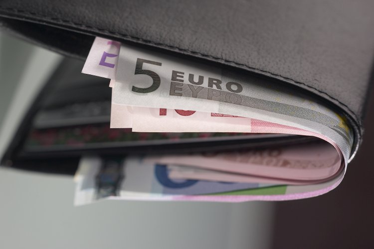Modale Nederlandse werknemer ziet loon in januari met 91 euro stijgen